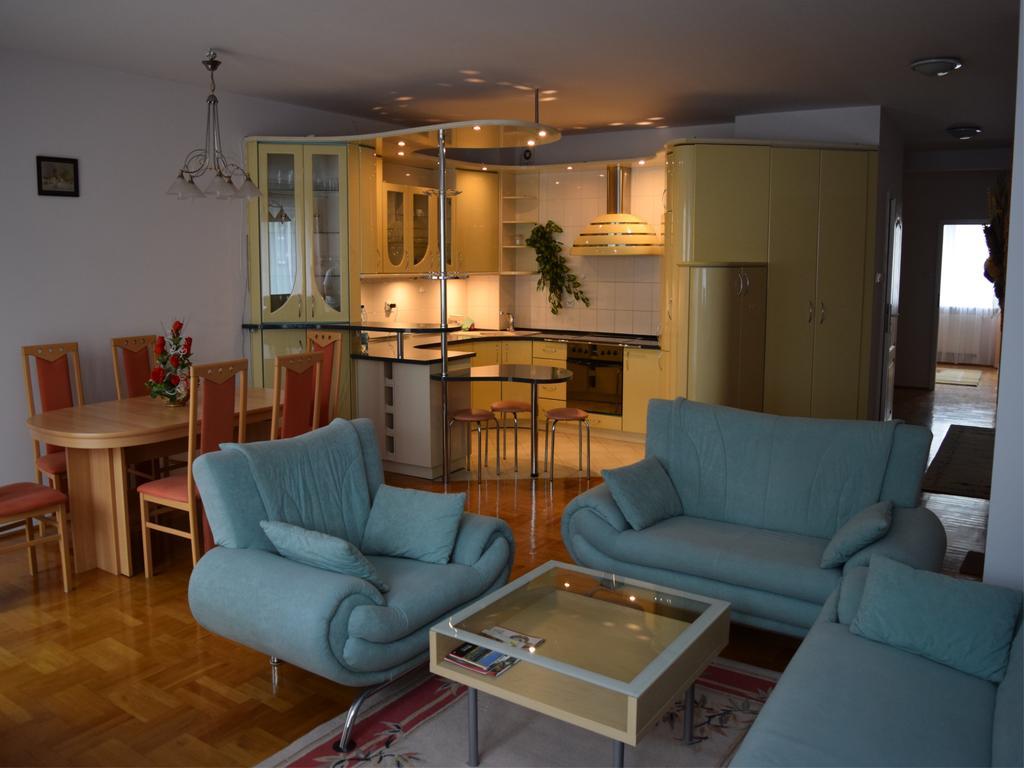 Dgm Apartment Варшава Экстерьер фото