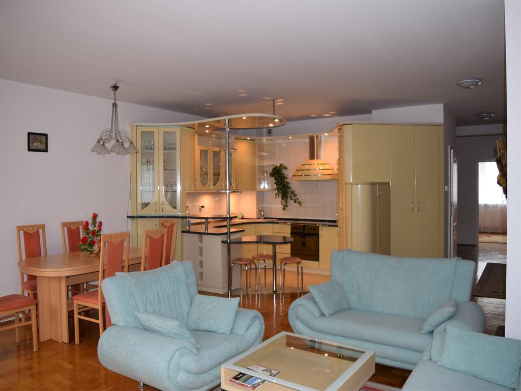 Dgm Apartment Варшава Экстерьер фото